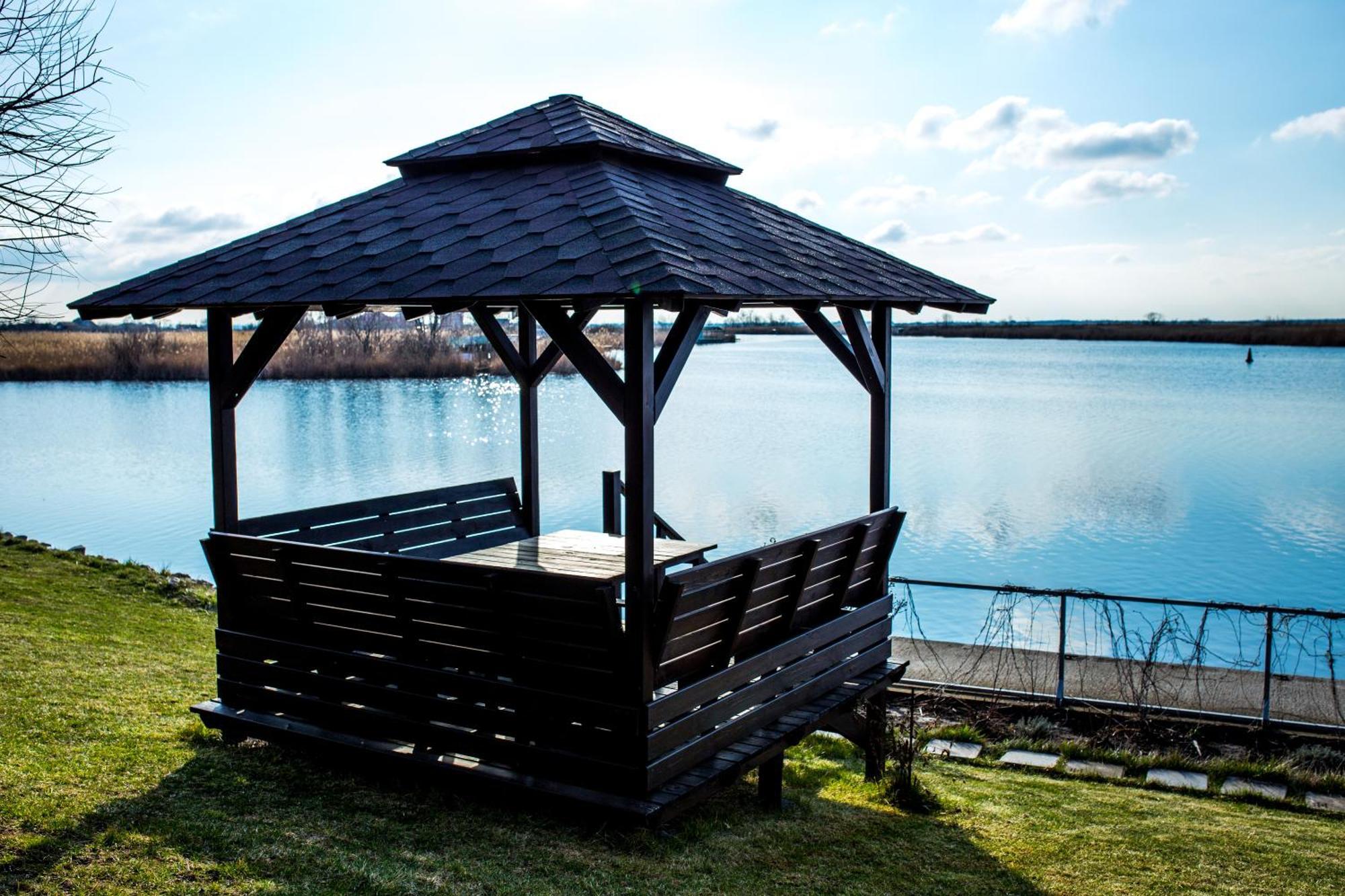 Ostrov River Club Novosëlovka エクステリア 写真